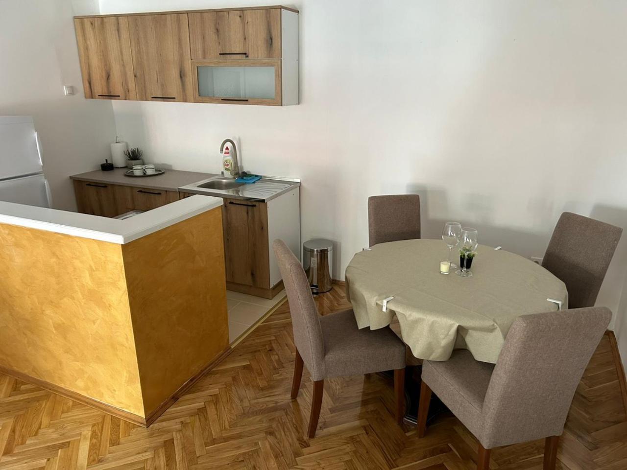 Apartment Lana *